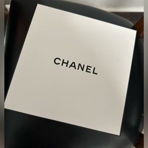 CHANEL Box